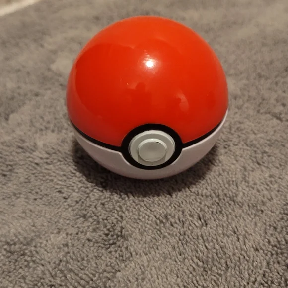 Set of 3 Clip N Go Pokemon Red and Black Pokeball Set - Picture 6 of 7